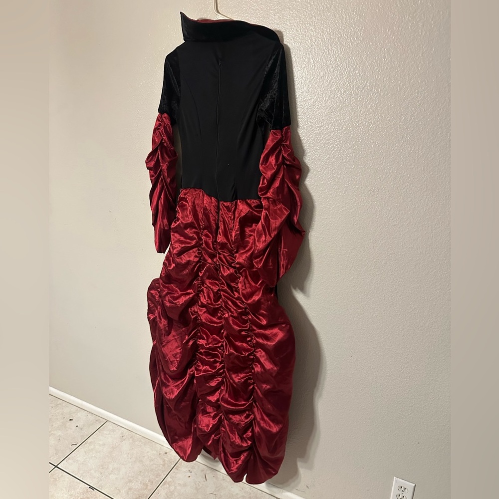 Vampiress Gothic Halloween Costume Dress - One Size Fits Most - Picture 2 of 5